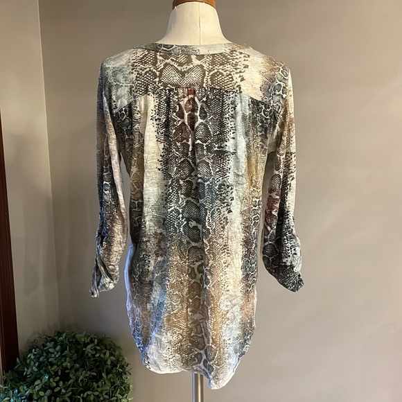 David Cline women’s abstract snakeskin pattern gold metallic shine V neck Med - Picture 6 of 11